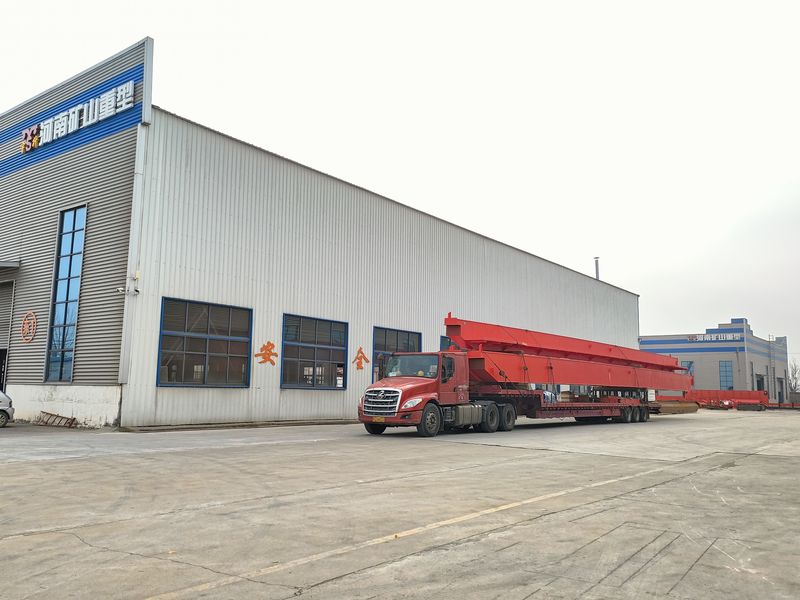 兩臺10噸 跨度28.4米電動葫蘆橋式起重機，發往山東威海